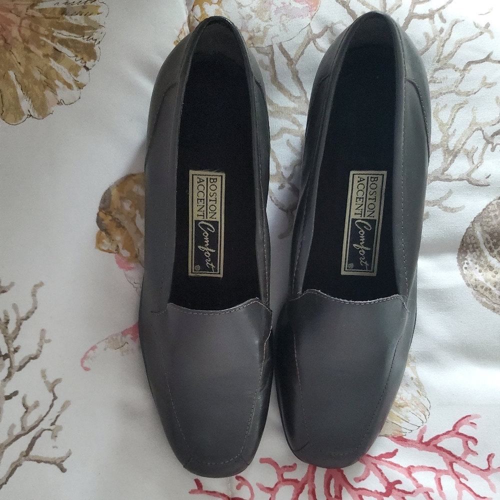 Women's Boston accent brown shoes